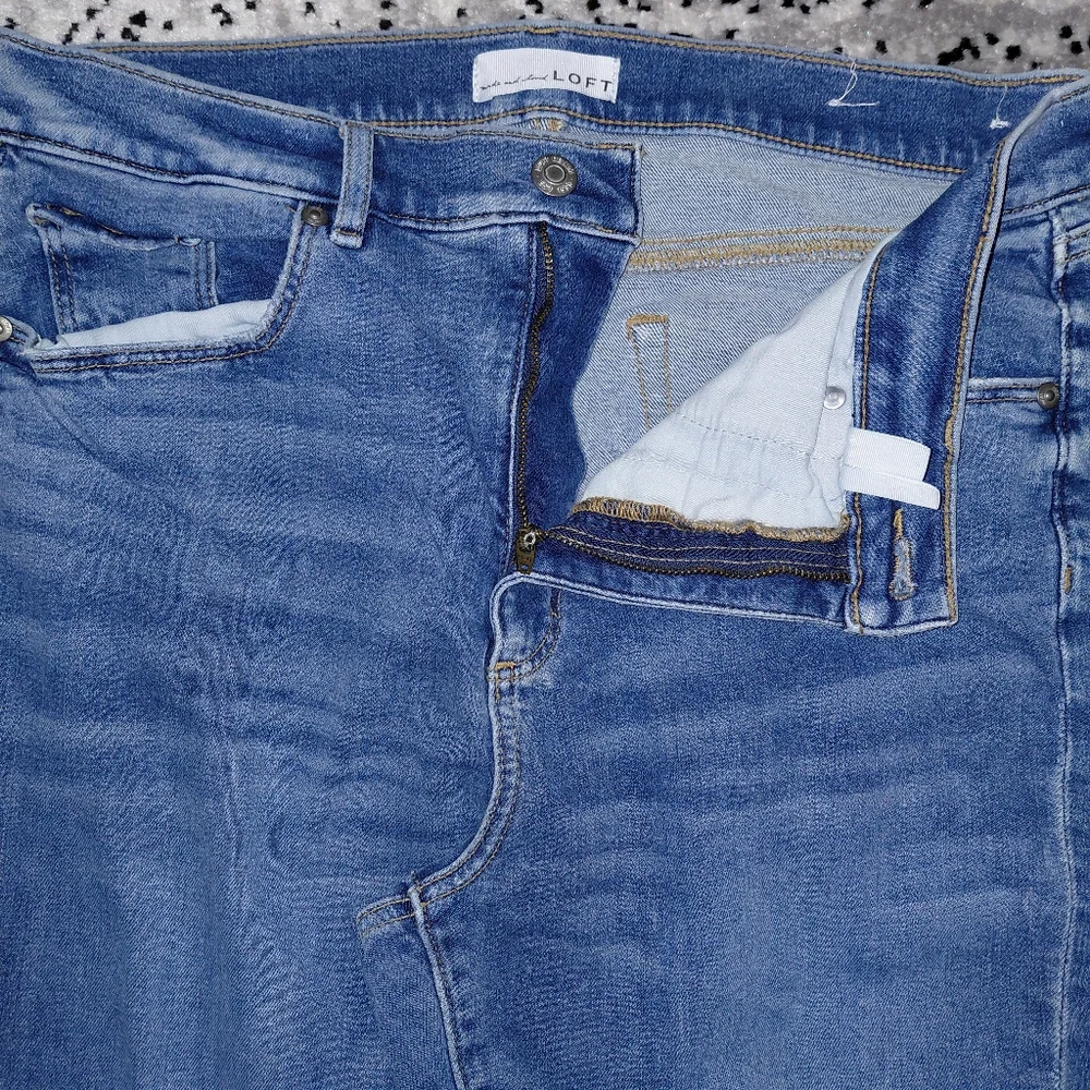 LOFT The Skinny Jeans Size 31/12 Petite | Blue Raw Hem Denim